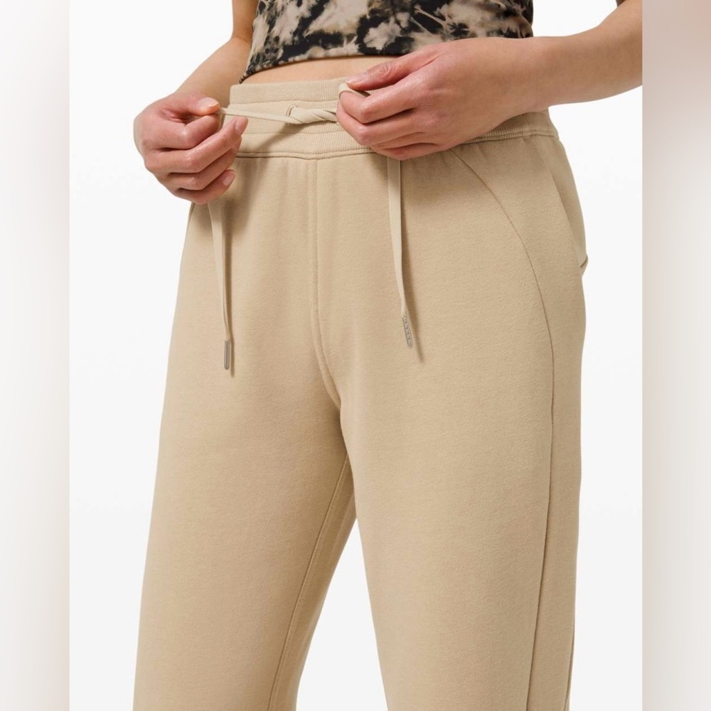 Lululemon Scuba High-Rise Jogger *Fleece 28" in Trench - Picture 2 of 6
